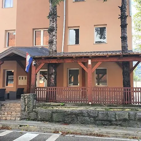 Dijana Nocleg ze śniadaniem 3*