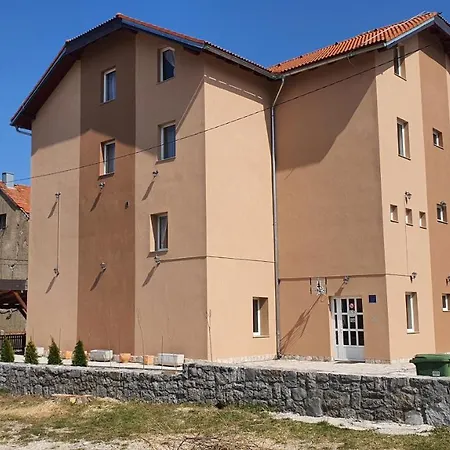 Dijana Bed & Breakfast 3*