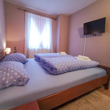 Dijana Bed & Breakfast 3*