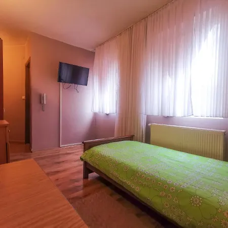 Dijana Bed & Breakfast 3*