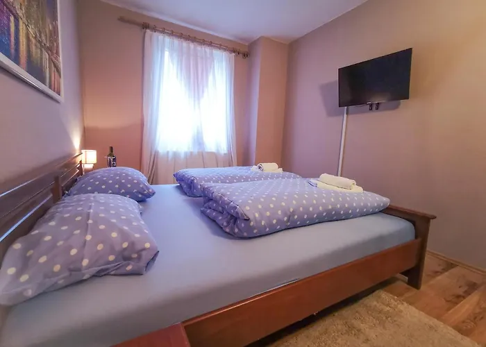 Dijana Bed & Breakfast 3*