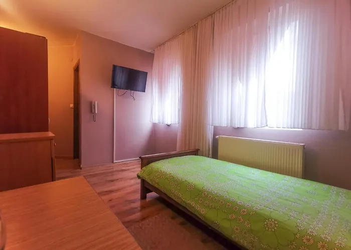 Dijana Bed & Breakfast 3*